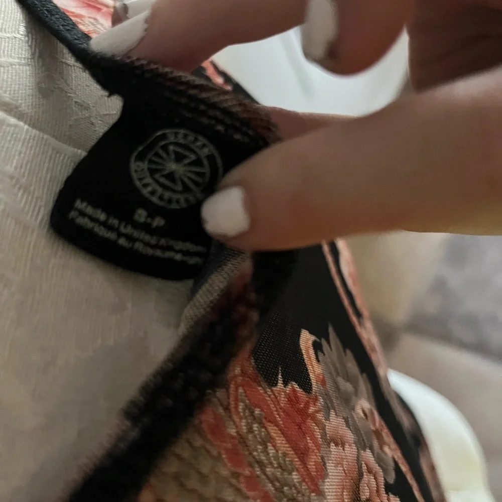 Urban Outfitters Dragon - Picture 5 of 5